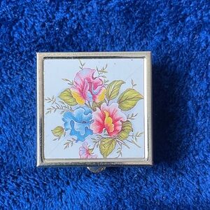 Textured golden Square Compact pill box